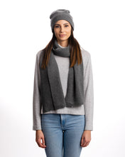 Load image into Gallery viewer, Ribbed long knitted scarf
