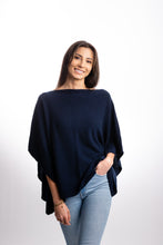 Laden Sie das Bild in den Galerie-Viewer, Poncho