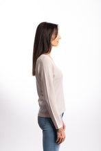 Laden Sie das Bild in den Galerie-Viewer, V-Pullover