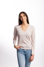Laden Sie das Bild in den Galerie-Viewer, V-Pullover