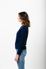 Laden Sie das Bild in den Galerie-Viewer, Rundhals Cardigan