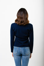 Laden Sie das Bild in den Galerie-Viewer, V-Pullover