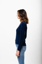 Laden Sie das Bild in den Galerie-Viewer, V-Pullover
