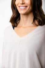 Laden Sie das Bild in den Galerie-Viewer, V-Pullover Oversize