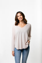 Laden Sie das Bild in den Galerie-Viewer, V-Pullover Oversize