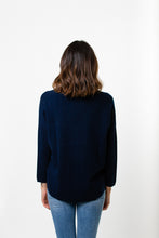 Laden Sie das Bild in den Galerie-Viewer, V-Pullover Oversize