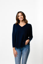 Laden Sie das Bild in den Galerie-Viewer, V-Pullover Oversize