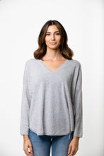 Laden Sie das Bild in den Galerie-Viewer, V-Pullover Oversize