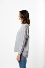 Laden Sie das Bild in den Galerie-Viewer, V-Pullover Oversize