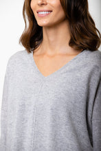 Laden Sie das Bild in den Galerie-Viewer, V-Pullover Oversize