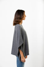 Laden Sie das Bild in den Galerie-Viewer, Poncho