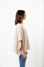 Laden Sie das Bild in den Galerie-Viewer, Poncho