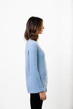 Laden Sie das Bild in den Galerie-Viewer, V- Cardigan Grobgestrickt