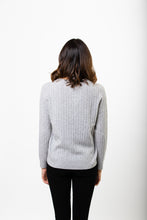 Laden Sie das Bild in den Galerie-Viewer, Zopfmuster Pullover