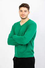 Laden Sie das Bild in den Galerie-Viewer, V-Pullover