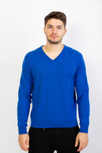 Laden Sie das Bild in den Galerie-Viewer, V-Pullover