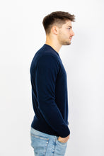 Laden Sie das Bild in den Galerie-Viewer, V-Pullover