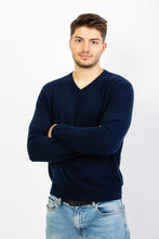 Laden Sie das Bild in den Galerie-Viewer, V-Pullover