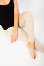 Laden Sie das Bild in den Galerie-Viewer, Cashmere Leggings