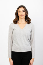 Laden Sie das Bild in den Galerie-Viewer, V-Pullover