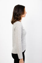 Laden Sie das Bild in den Galerie-Viewer, V-Pullover