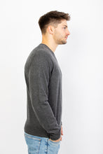Laden Sie das Bild in den Galerie-Viewer, V-Pullover