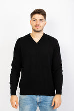 Laden Sie das Bild in den Galerie-Viewer, V-Pullover