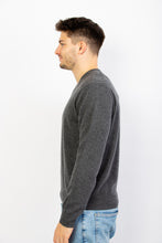 Laden Sie das Bild in den Galerie-Viewer, V-Pullover