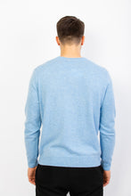 Laden Sie das Bild in den Galerie-Viewer, V-Pullover