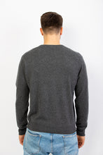 Laden Sie das Bild in den Galerie-Viewer, V-Pullover