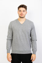 Laden Sie das Bild in den Galerie-Viewer, V-Pullover