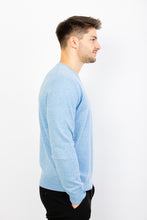 Laden Sie das Bild in den Galerie-Viewer, V-Pullover