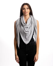 Laden Sie das Bild in den Galerie-Viewer, Dreieckstuch
