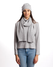 Load image into Gallery viewer, Ribbed long knitted scarf
