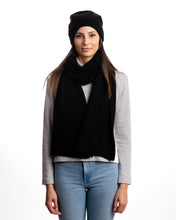 Load image into Gallery viewer, Ribbed long knitted scarf
